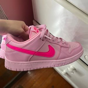Nike Triple pink dunks